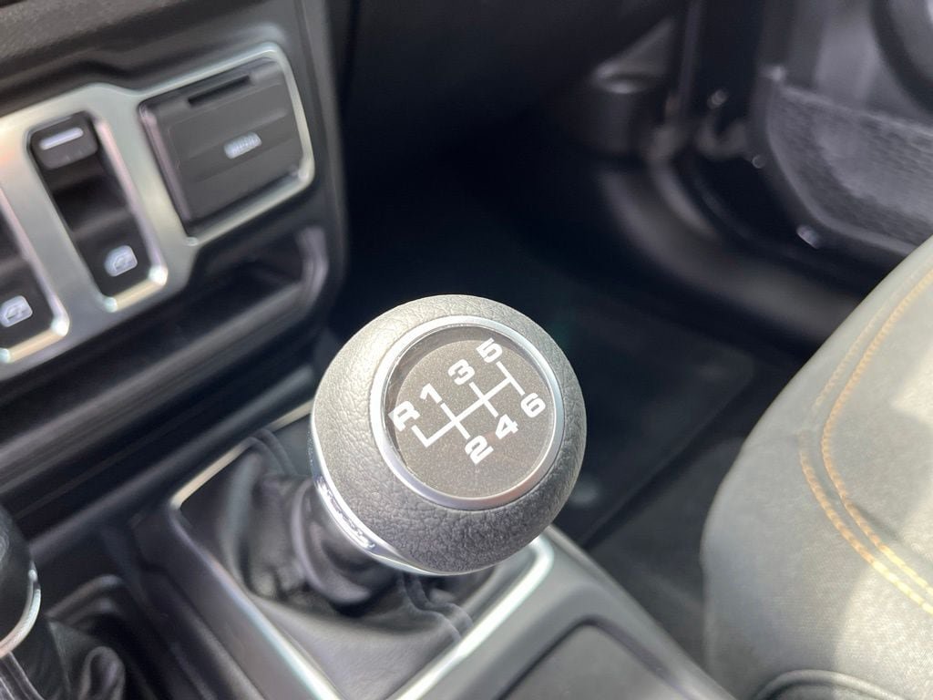 Used 2025 Jeep Wrangler Sport AWD/4WD image 14