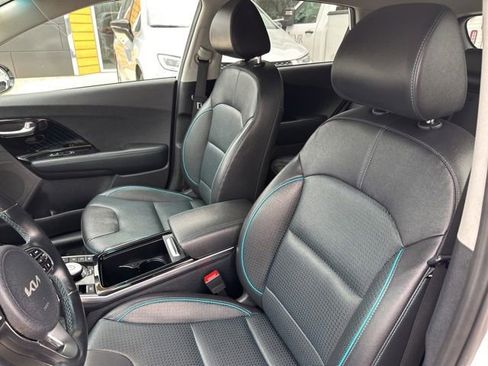 Used 2022 Kia Niro EX Premium w/ Cold Weather Package FWD image 20