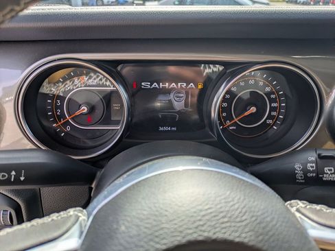 Used 2023 Jeep Wrangler Unlimited Sahara AWD/4WD image 17