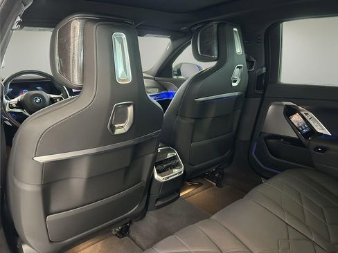 Used 2023 BMW i7 xDrive60 image 21