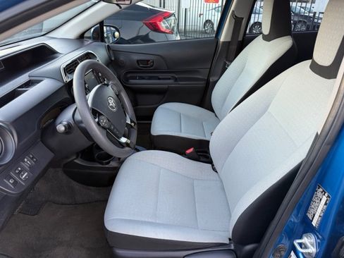 Used 2018 Toyota Prius C One image 12