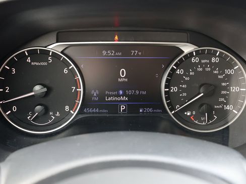 Used 2024 Nissan Altima 2.5 SV FWD image 17