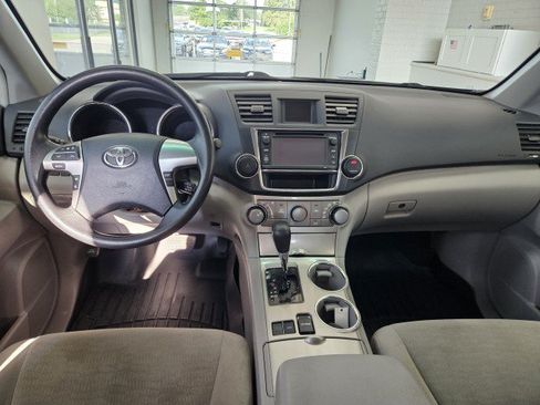 Used 2013 Toyota Highlander Plus FWD image 20