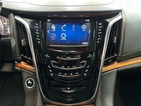 Used 2015 Cadillac Escalade Premium image 26