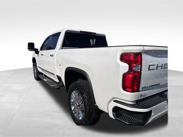 Used 2024 Chevrolet Silverado 2500 High Country w/ High Country Premium Package AWD/4WD image 3