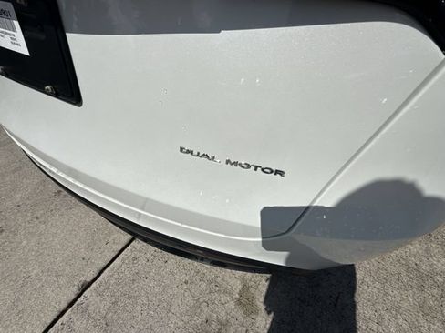Used 2024 Tesla Model Y Long Range AWD/4WD image 27