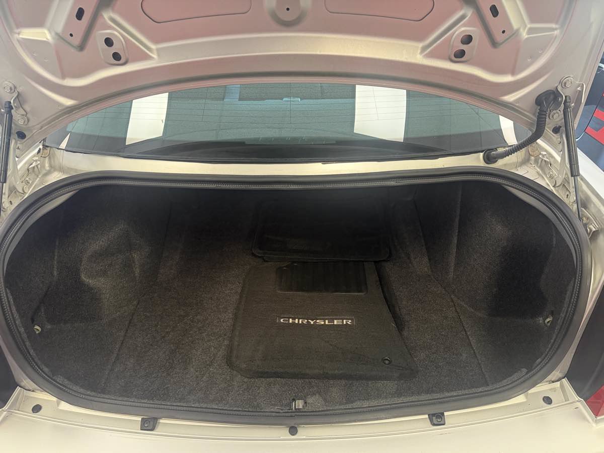 Used 2008 Chrysler 300 LX RWD image 24