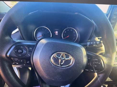 Used 2021 Toyota RAV4 LE image 13