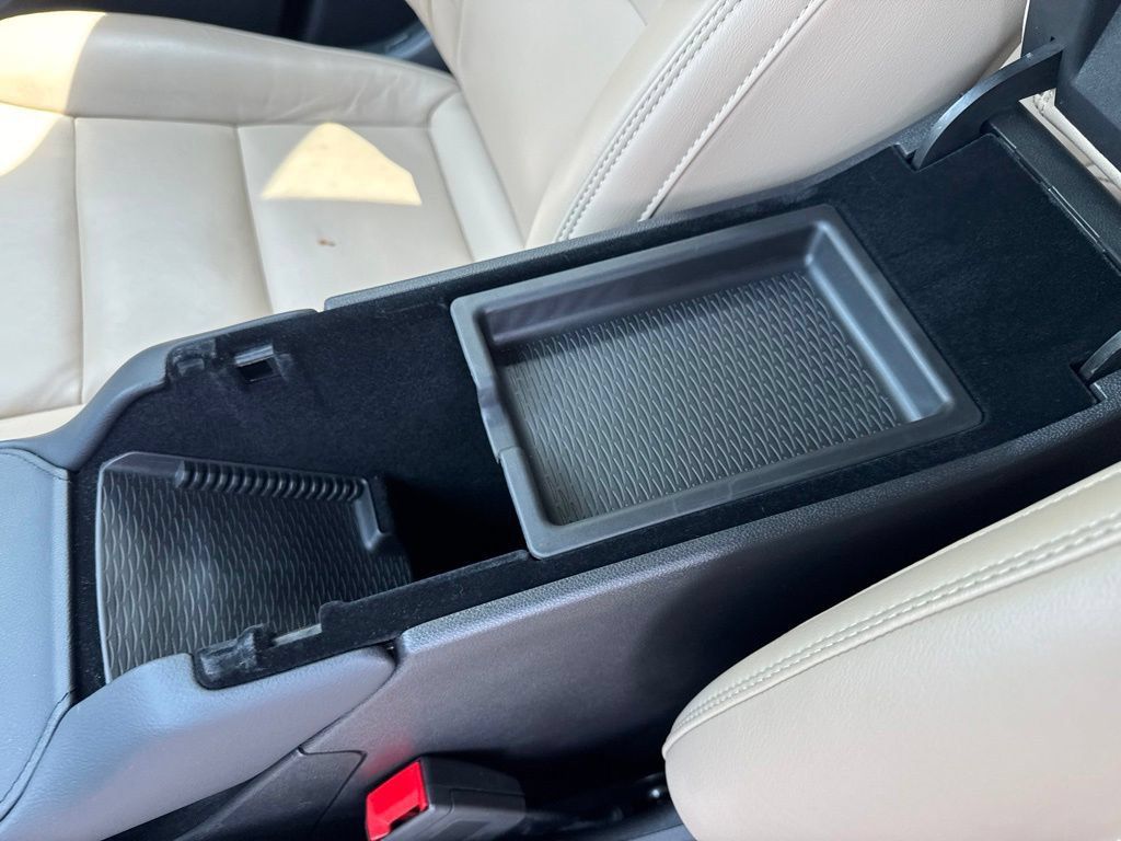 Used 2024 Cadillac XT4 Luxury w/ Cold Weather Package FWD image 37
