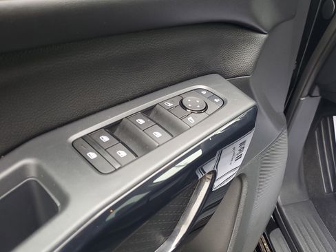 Used 2025 Nissan Pathfinder S image 17