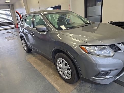 Used 2016 Nissan Rogue S FWD image 1