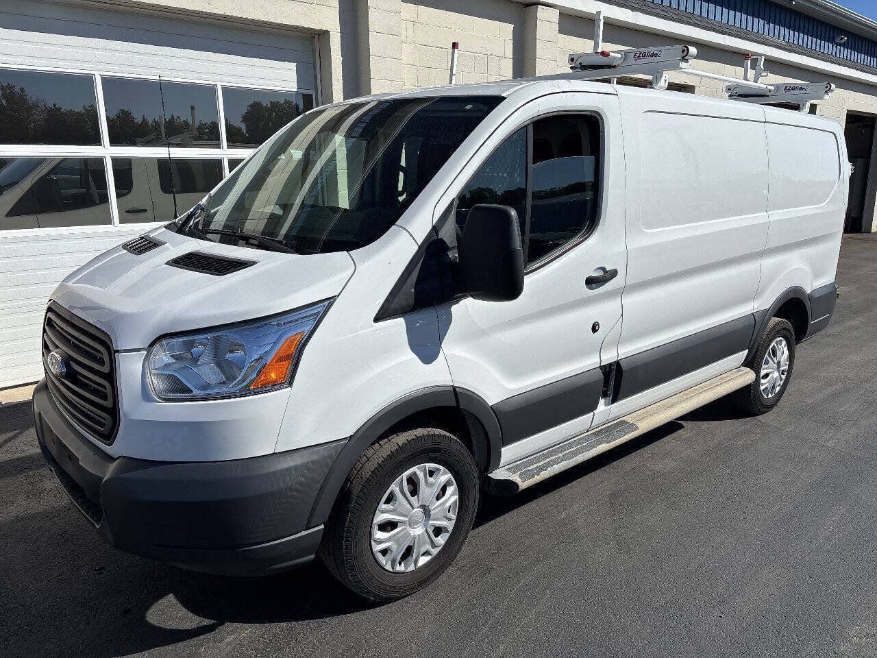 Used 2018 Ford Transit 250 130 Low Roof w/ Exterior Upgrade Package RWD image 2