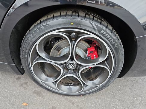 Used 2023 Alfa Romeo Giulia Veloce image 32