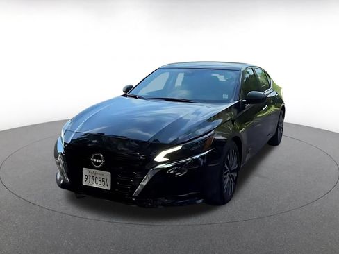 Used 2025 Nissan Altima 2.5 SV FWD image 4