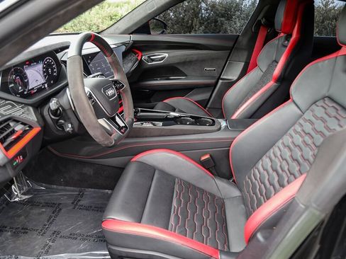 Used 2023 Audi RS e-tron GT image 33