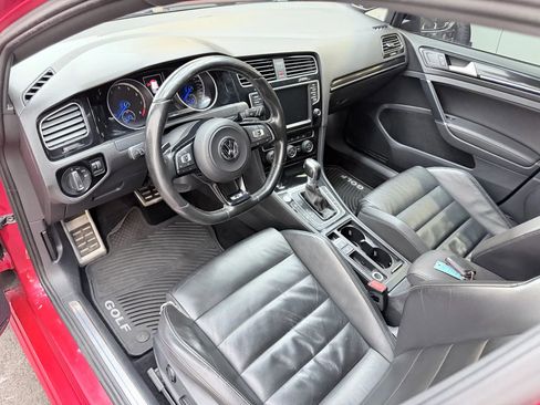 Used 2016 Volkswagen Golf 4-Door image 9