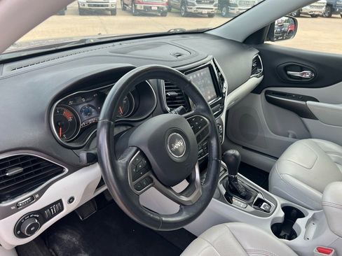 Used 2019 Jeep Cherokee Limited image 14