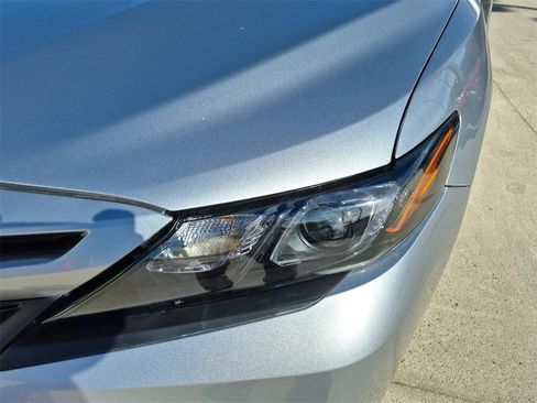 Used 2022 Toyota Camry SE image 10