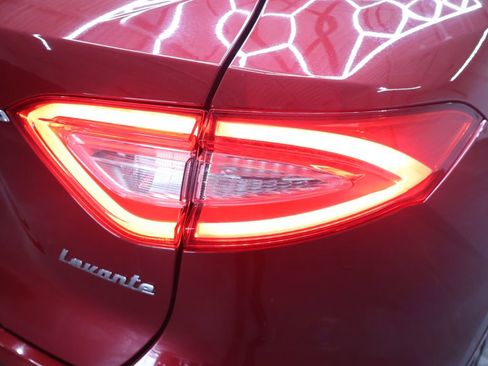 Used 2020 Maserati Levante GranLusso image 28