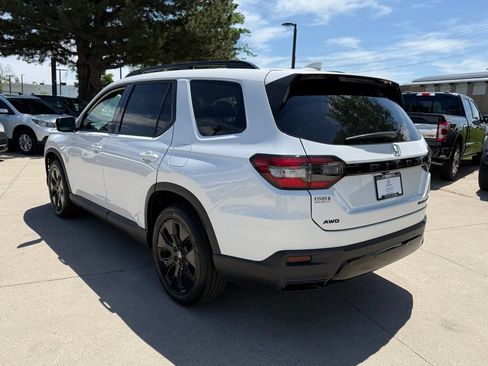 Certified 2026 Honda Pilot Black Edition image 8