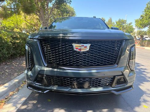 Used 2025 Cadillac Escalade V AWD/4WD image 2