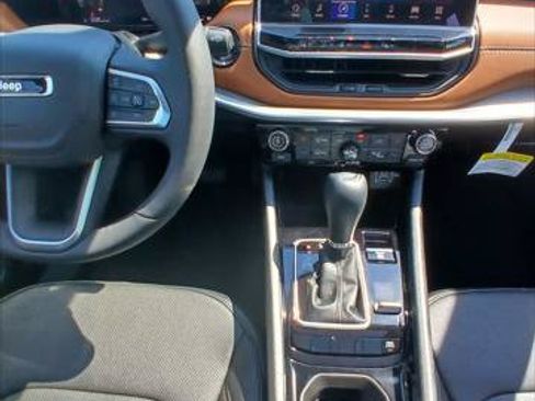 Certified 2025 Jeep Compass Limited w/ Elite Group AWD/4WD image 19
