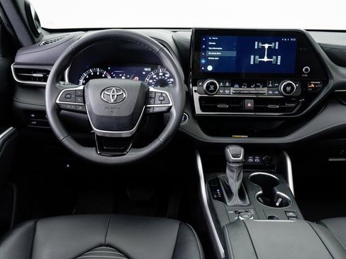 Used 2023 Toyota Highlander XSE image 16