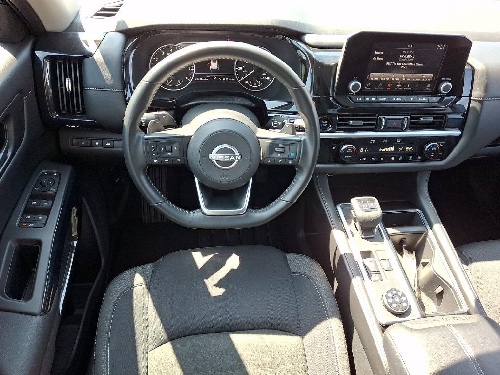 Used 2025 Nissan Pathfinder SV AWD/4WD image 11