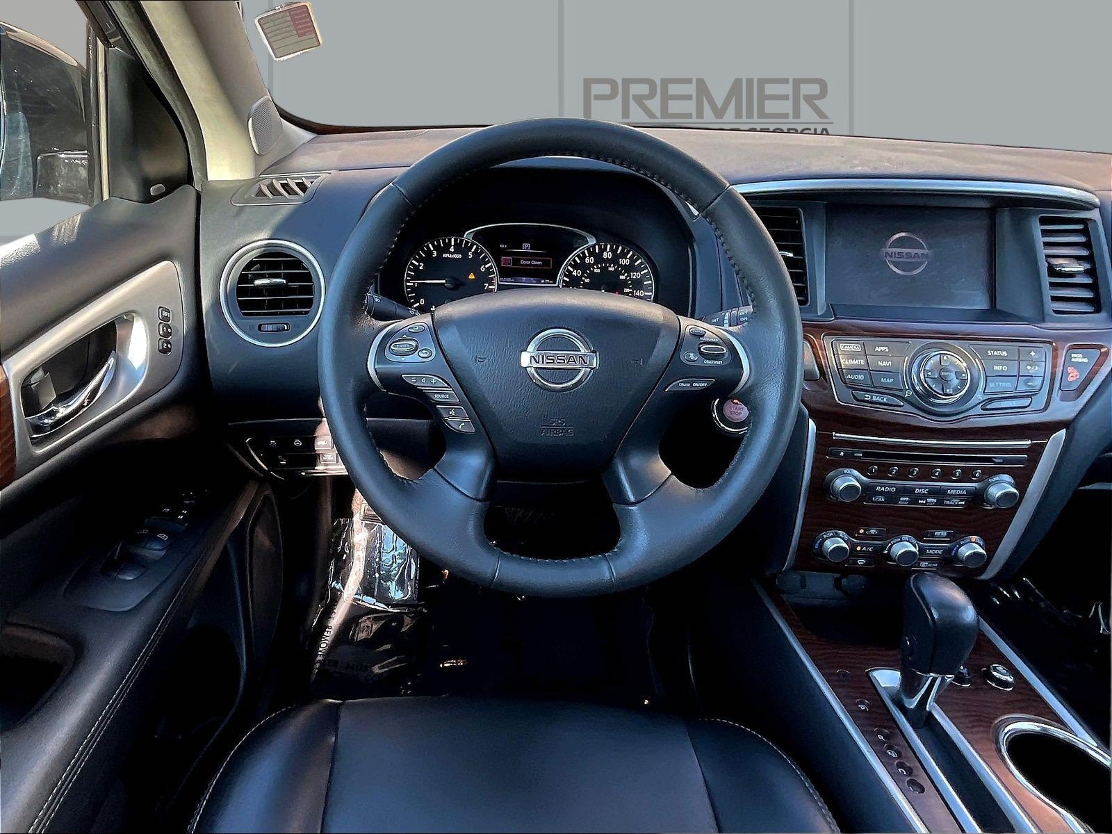 Used 2017 Nissan Pathfinder Platinum w/ Family Entertainment Package FWD image 10