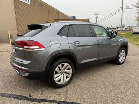 Used 2020 Volkswagen Atlas Cross Sport SE w/ Panoramic Sunroof Package image 10