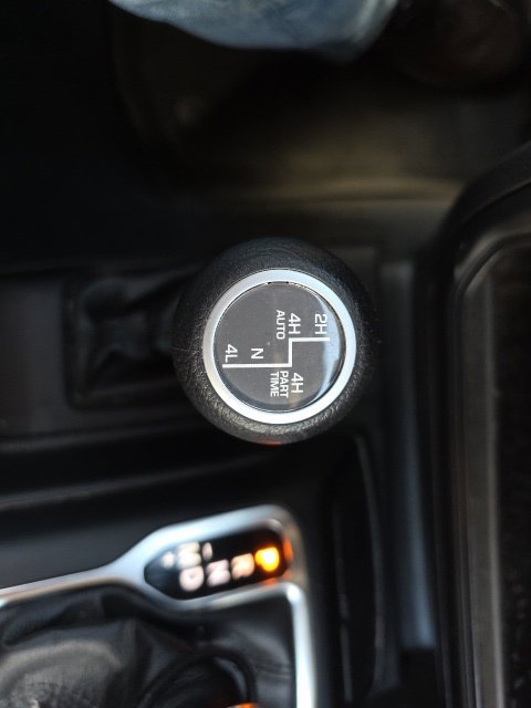 Used 2023 Jeep Gladiator Sport AWD/4WD image 19