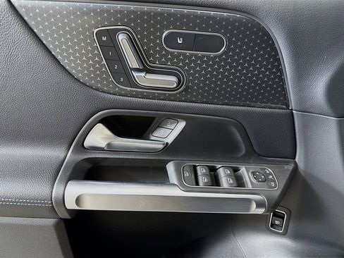 Used 2024 Mercedes-Benz GLB 250 image 17