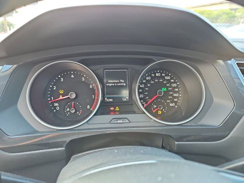 Used 2018 Volkswagen Tiguan SE w/ Panoramic Sunroof Package image 10