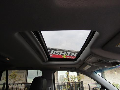 Used 2016 GMC Yukon SLT image 8