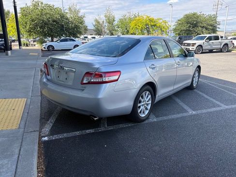Used 2011 Toyota Camry XLE w/ SE/XLE Extra-Value Pkg FWD image 8