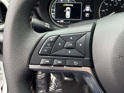 New 2025 Nissan Versa SR w/ Trunk Package image 22