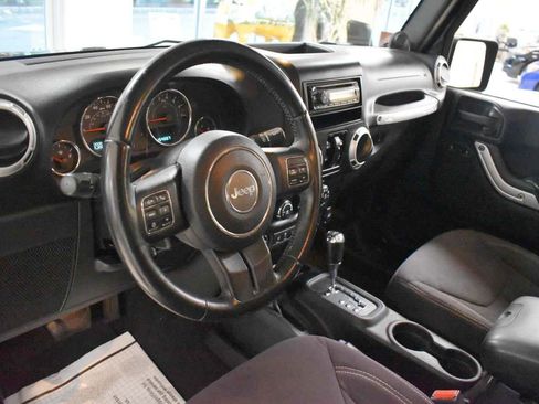 Used 2013 Jeep Wrangler Unlimited Sahara w/ Connectivity Group AWD/4WD image 11