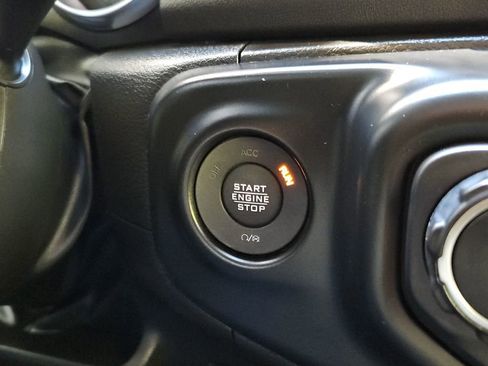 Used 2022 Jeep Wrangler Unlimited Sahara w/ Cold Weather Group image 17