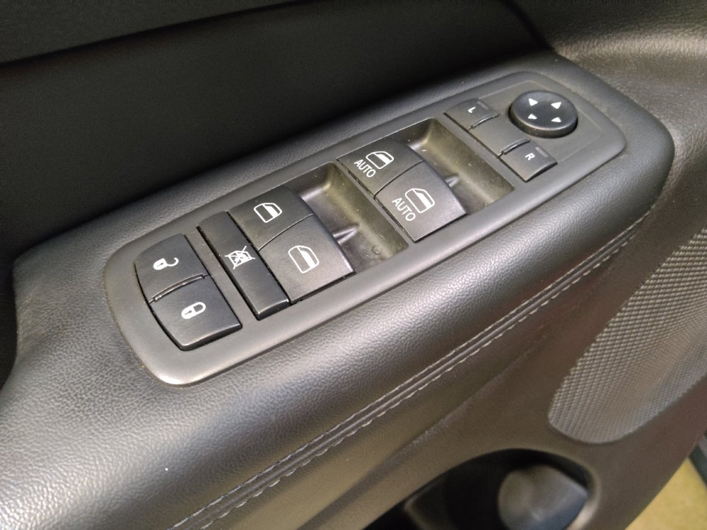 Used 2019 Jeep Grand Cherokee Laredo RWD image 27