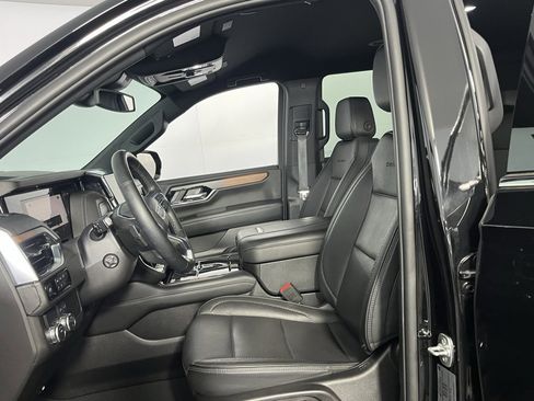 Used 2025 GMC Yukon Denali image 21