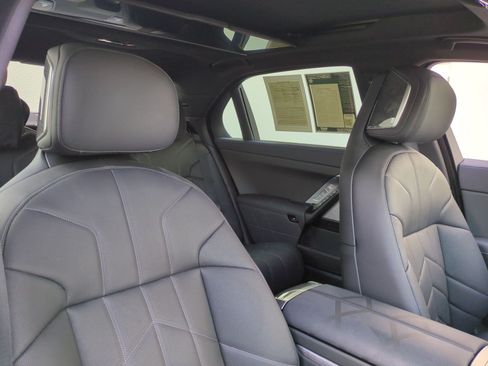 Used 2025 BMW 760i xDrive w/ Luxury Rear Seating Package AWD/4WD image 34