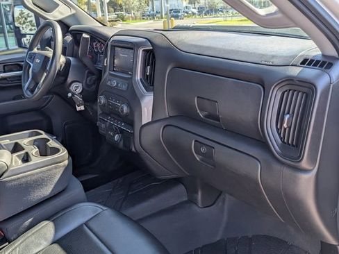 Used 2021 Chevrolet Silverado 2500 Custom w/ Custom Value Package image 14
