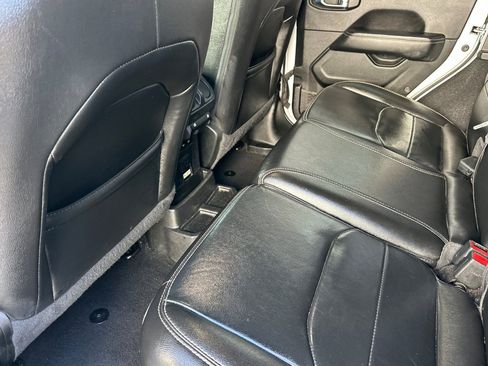 Used 2023 Jeep Wrangler Unlimited Sahara AWD/4WD image 12