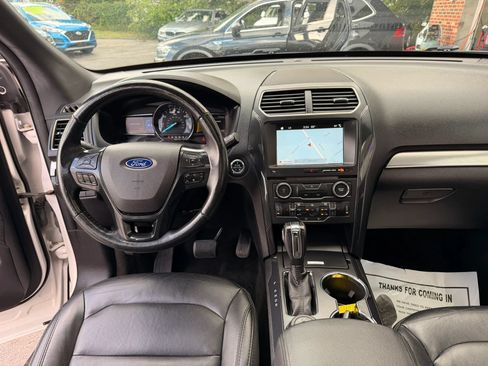 Used 2018 Ford Explorer XLT w/ Equipment Group 202A AWD/4WD image 11