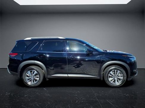 Used 2025 Nissan Pathfinder SL w/ Cargo Package AWD/4WD image 2