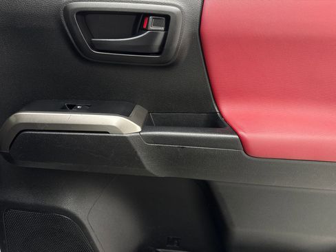Used 2022 Toyota Tacoma SR5 RWD image 46