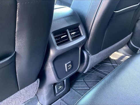 Used 2023 Chevrolet Equinox Premier w/ LPO, Floor Liner Package AWD/4WD image 33