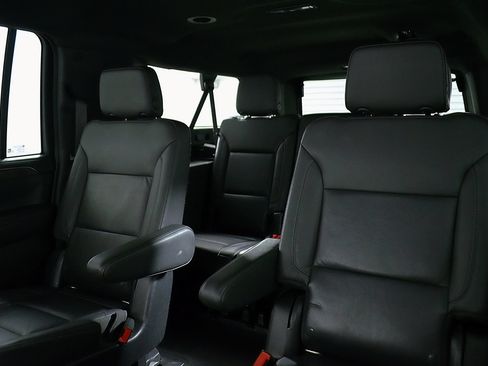Used 2021 Chevrolet Suburban Z71 w/ Rear Media and Nav Package AWD/4WD image 21