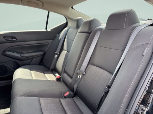 Used 2025 Nissan Altima 2.5 SV FWD image 17
