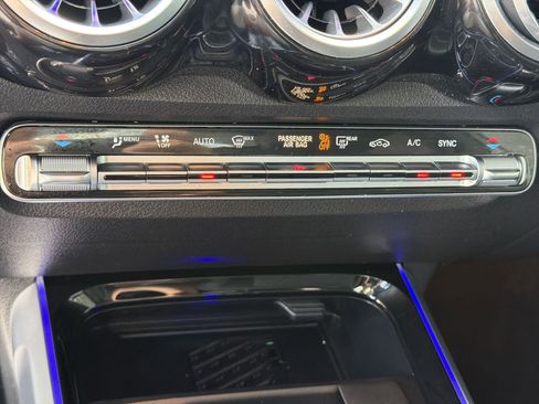 Certified 2022 Mercedes-Benz GLB 250 image 25